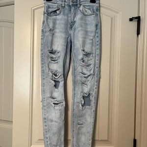 Light Wash American Eagle Jeans